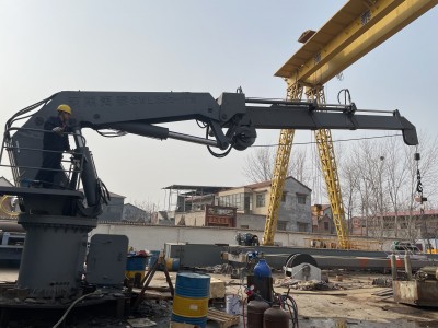 Hydraulic knuckle telescopic crane successfully debugged