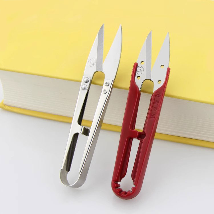 Bending yarn scissors