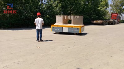 Customized trackless transfer cart