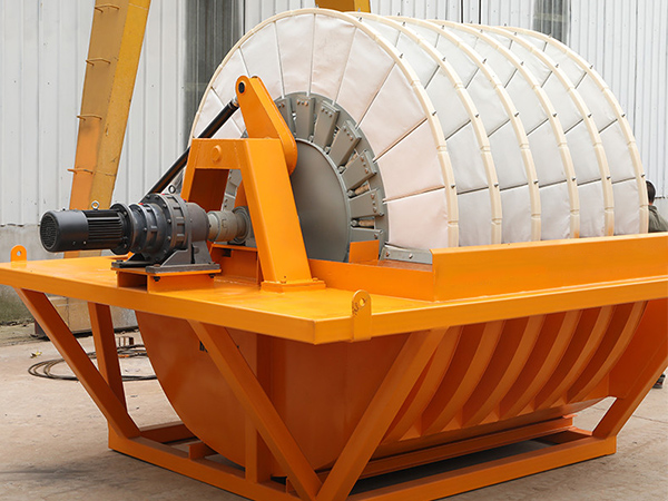 Rotary vacuum disc filter