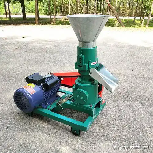 Small feed pellet machine